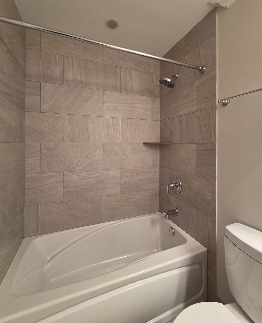 4 North Aberdeen Street, Unit 403 Chicago, IL 60607 - Photo 17 of 23