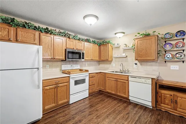 $215,000 | 1114 Pebble Beach Lane, Ottawa, KS 66067