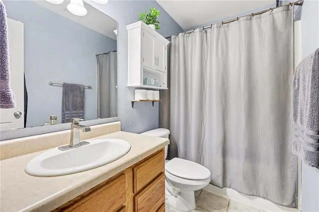 $215,000 | 1114 Pebble Beach Lane, Ottawa, KS 66067