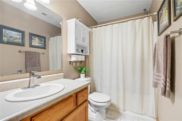 $215,000 | 1114 Pebble Beach Lane, Ottawa, KS 66067