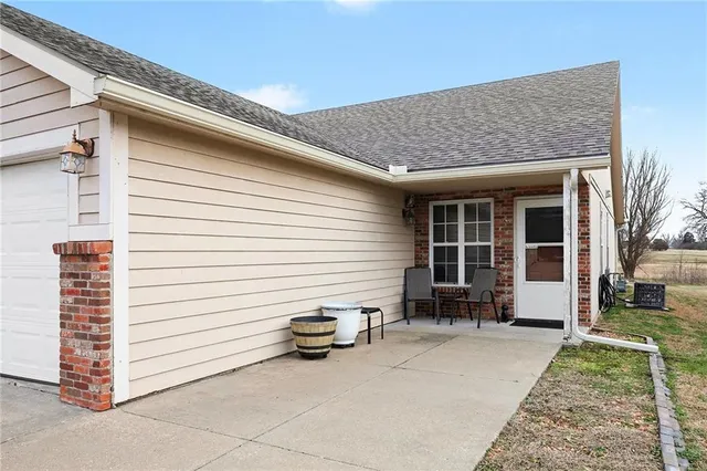 $215,000 | 1114 Pebble Beach Lane, Ottawa, KS 66067