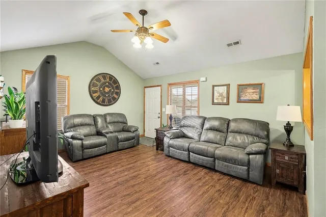 $215,000 | 1114 Pebble Beach Lane, Ottawa, KS 66067