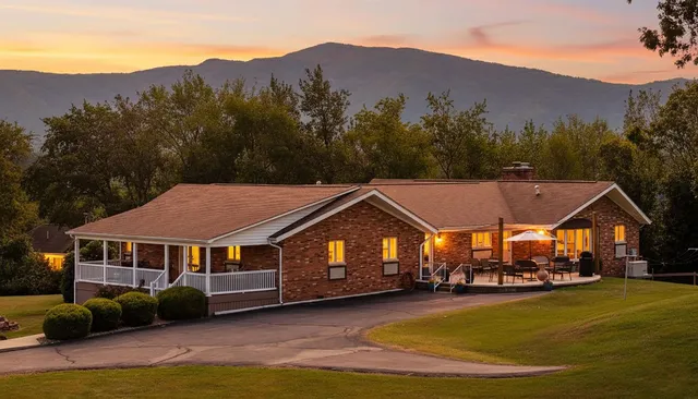 $715,000 | 5323 Lee Jackson Highway, Greenville, VA 24440