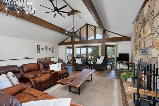 $715,000 | 5323 Lee Jackson Highway, Greenville, VA 24440