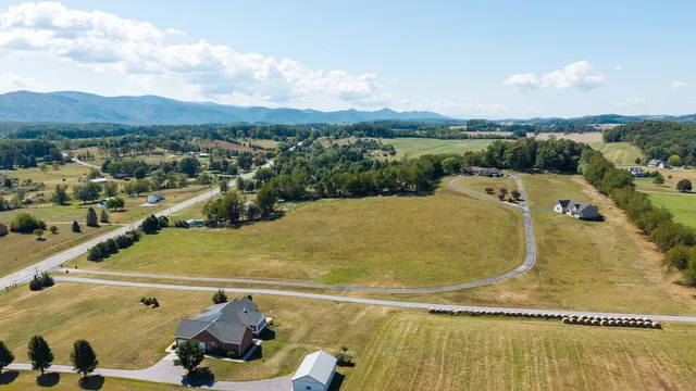 $715,000 | 5323 Lee Jackson Highway, Greenville, VA 24440