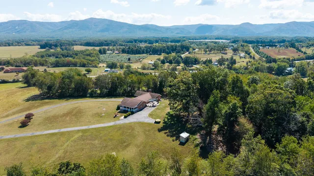 $715,000 | 5323 Lee Jackson Highway, Greenville, VA 24440