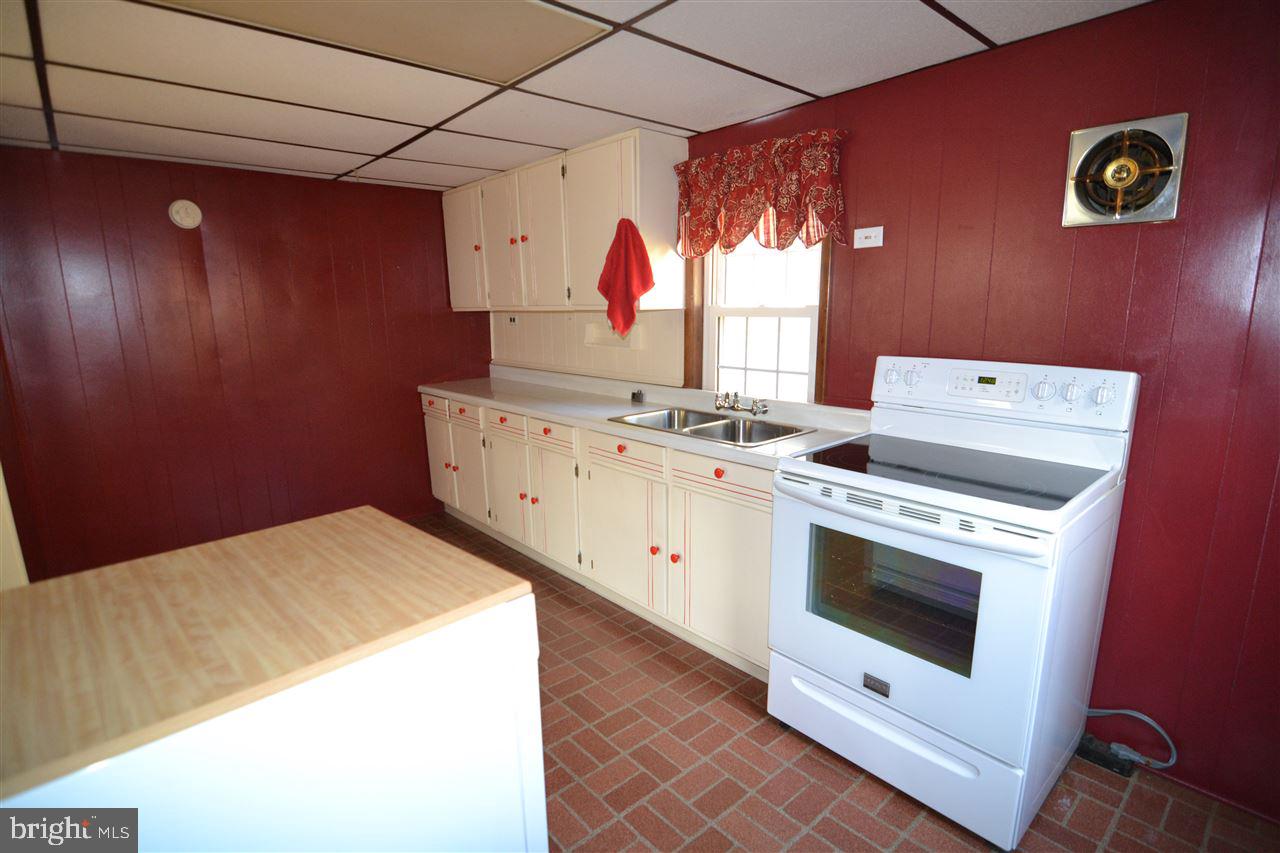 889 Furnace Road York, PA 17406 - Photo 8 of 30