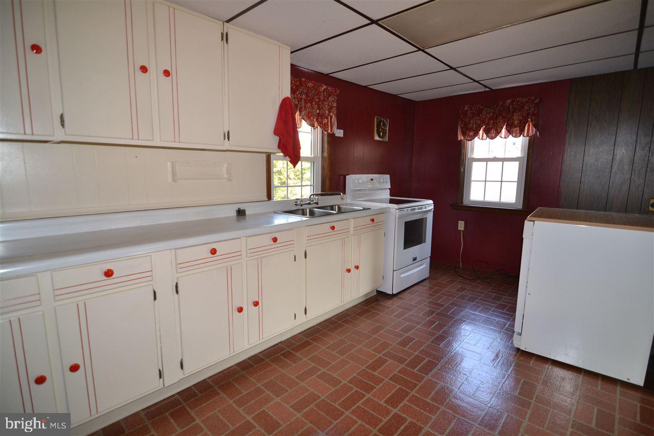 889 Furnace Road York, PA 17406 - Photo 9 of 30