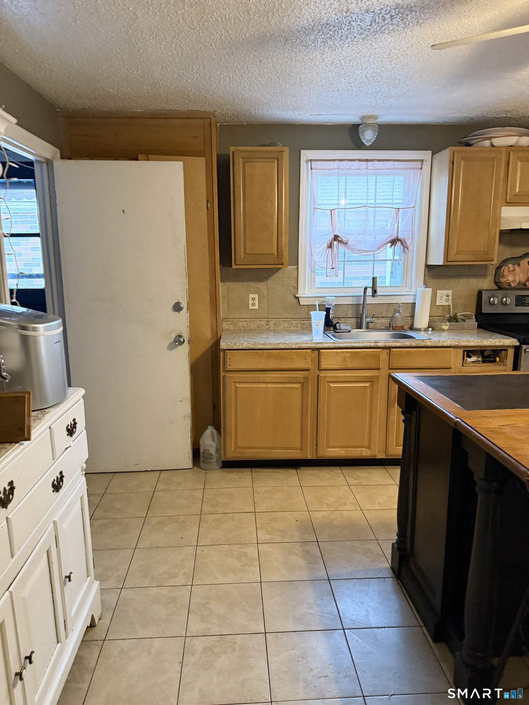 203 Spring Street Meriden, CT 06451 - Photo 7 of 19