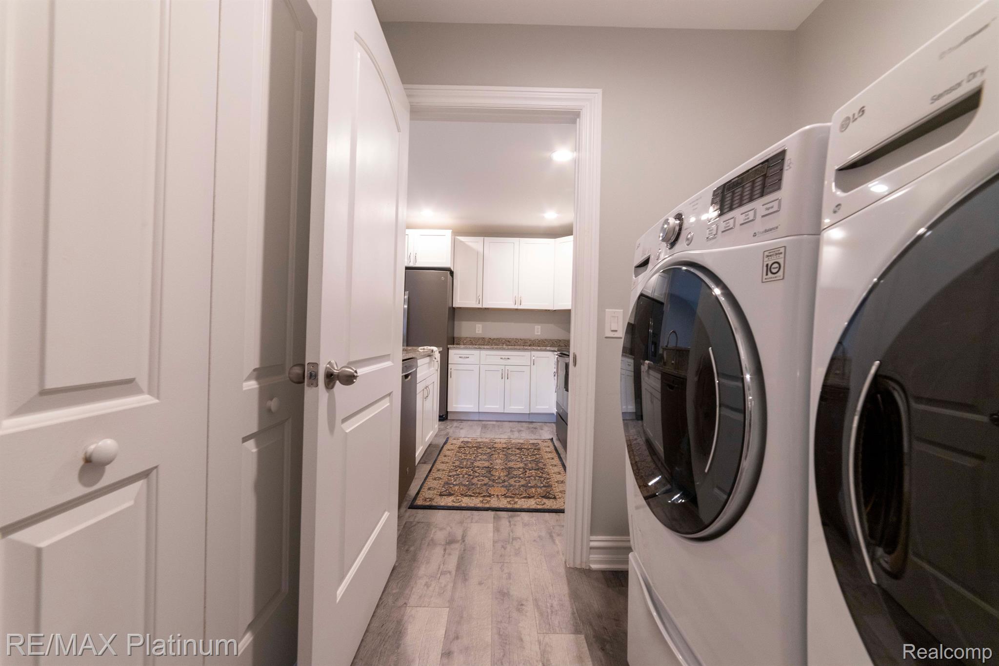 810 Chelsea Ridge Court, Unit 21 Howell, MI 48843 - Photo 19 of 43 Laundry front load appliances