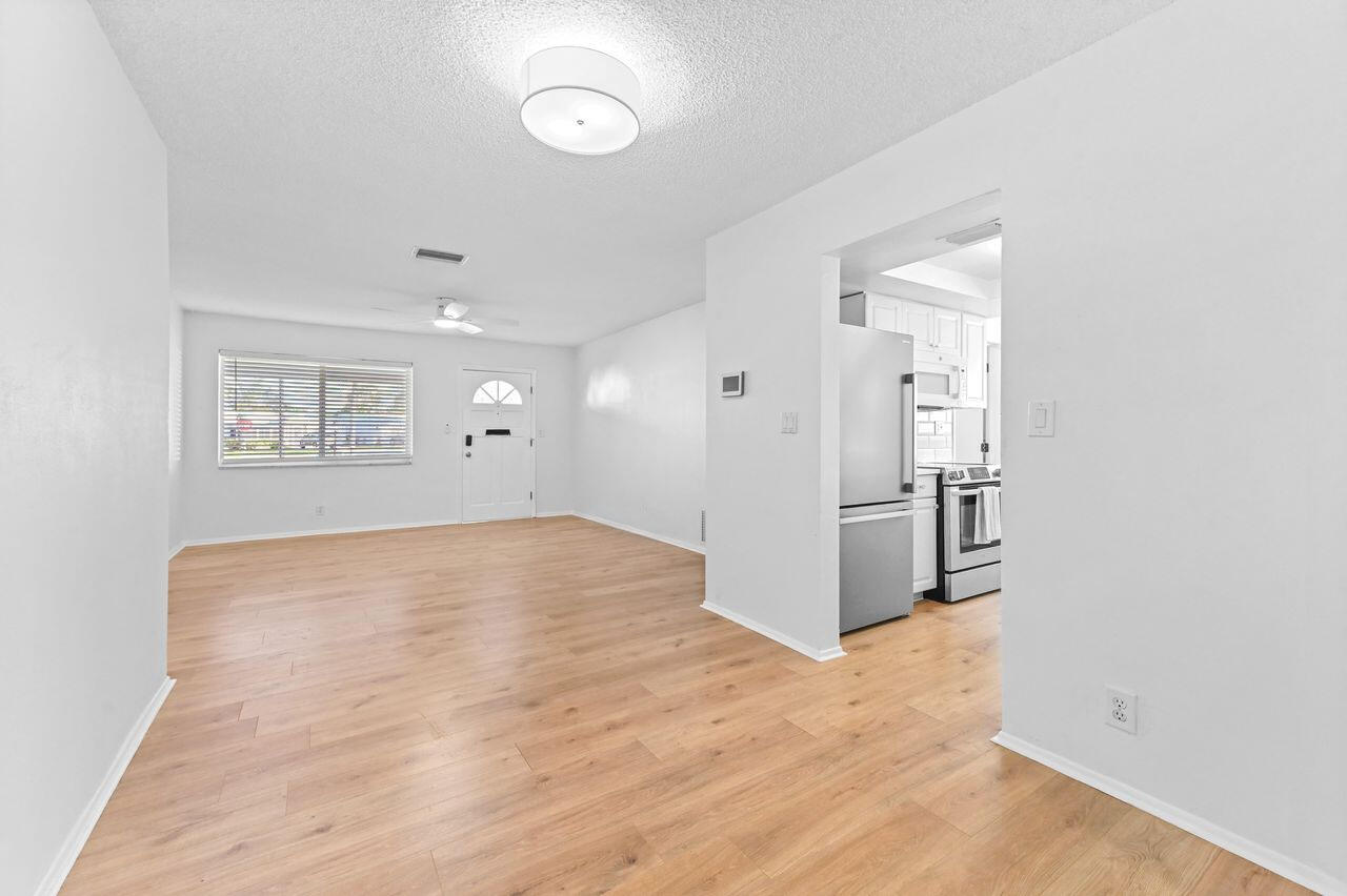 3051 Northwest 2nd Avenue Pompano Beach, FL 33064 - Photo 17 of 36 20 Dining area 02