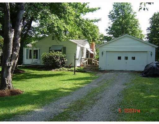 826 North Keel Ridge Road Hermitage, PA 16148 - Photo 1 of 6 Exterior Front.