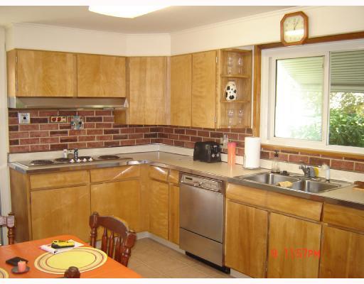 826 North Keel Ridge Road Hermitage, PA 16148 - Photo 3 of 6 Kitchen.