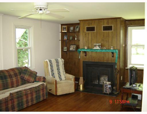 826 North Keel Ridge Road Hermitage, PA 16148 - Photo 4 of 6 Living Room.