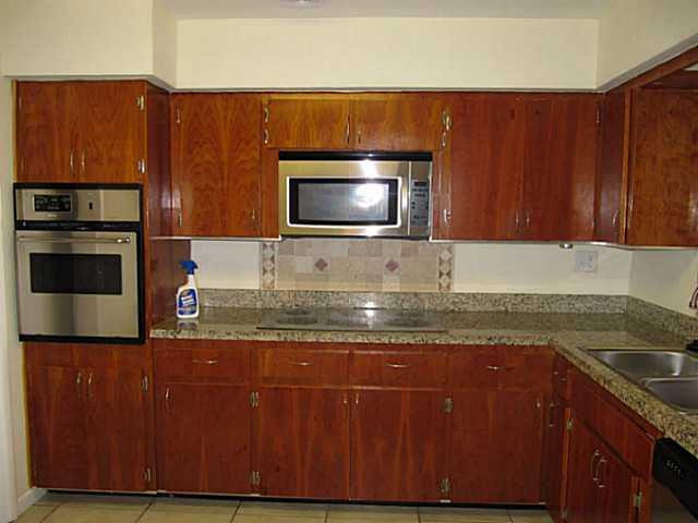 213 North 31st Road Hollywood, FL 33021 - Photo 5 of 22 Kitchen