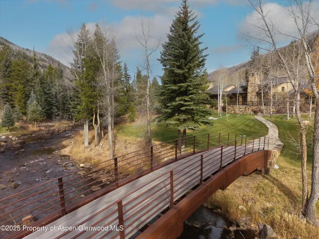 a view of a back yard of the house