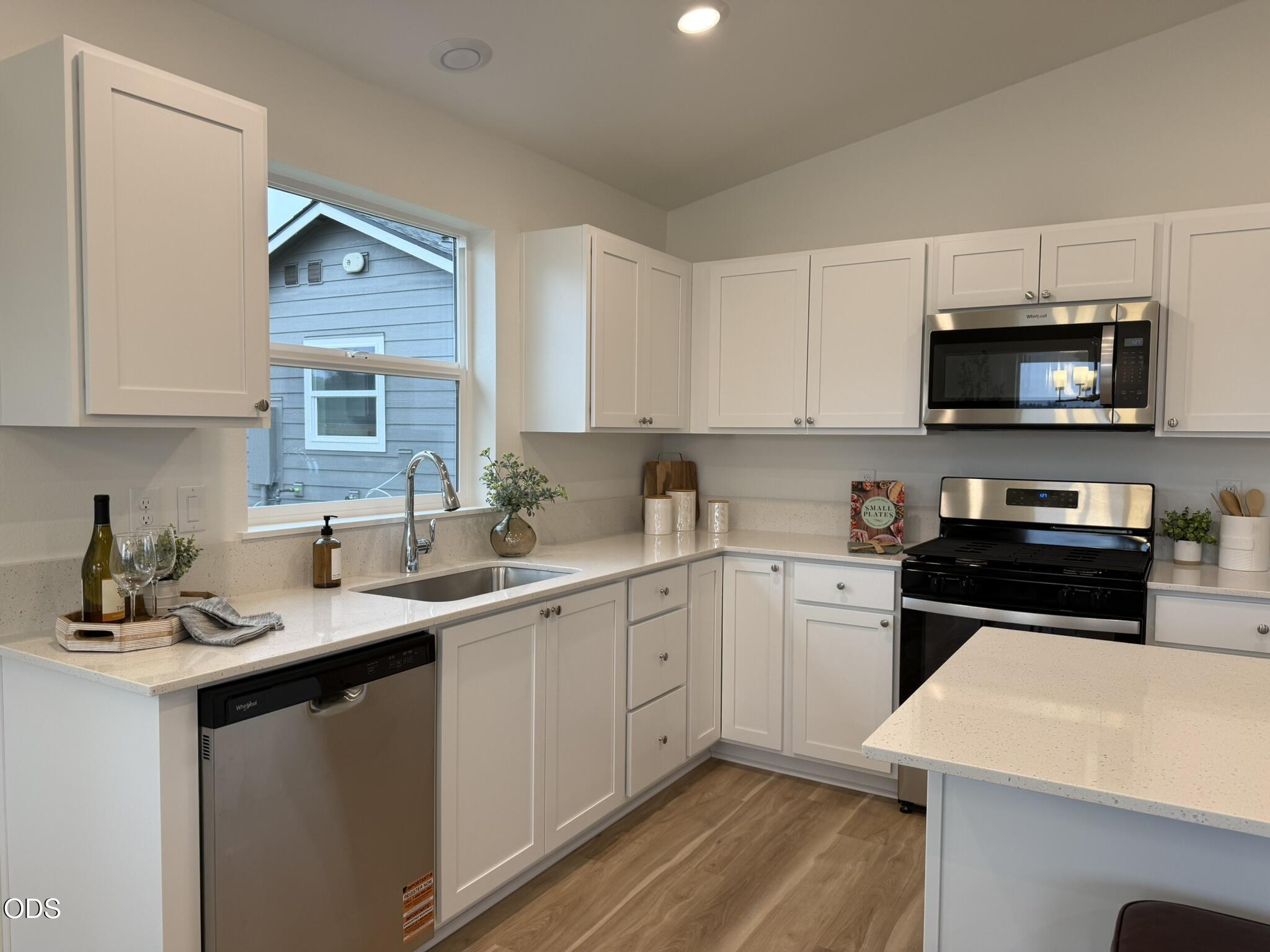 676 Northeast Rickenbacker Road, Unit 142 Madras, OR 97741 - Photo 6 of 13