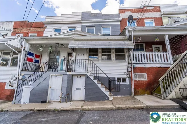 a view of multiple houses