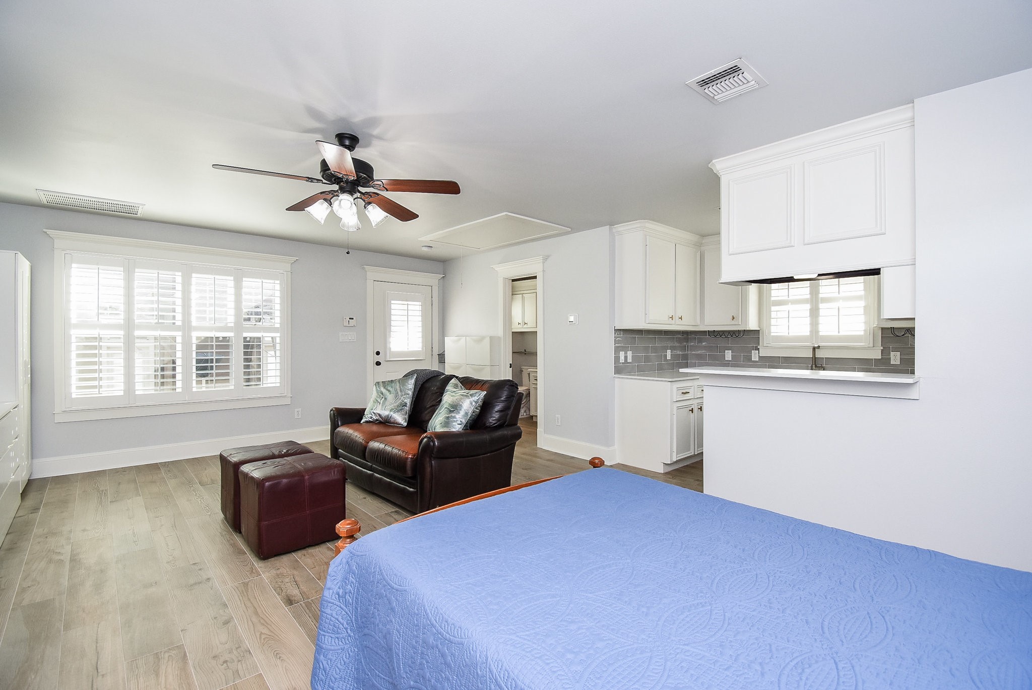 1349 Heights Boulevard, Unit B Houston, TX 77008 - Photo 11 of 32 a living room with furniture and a window