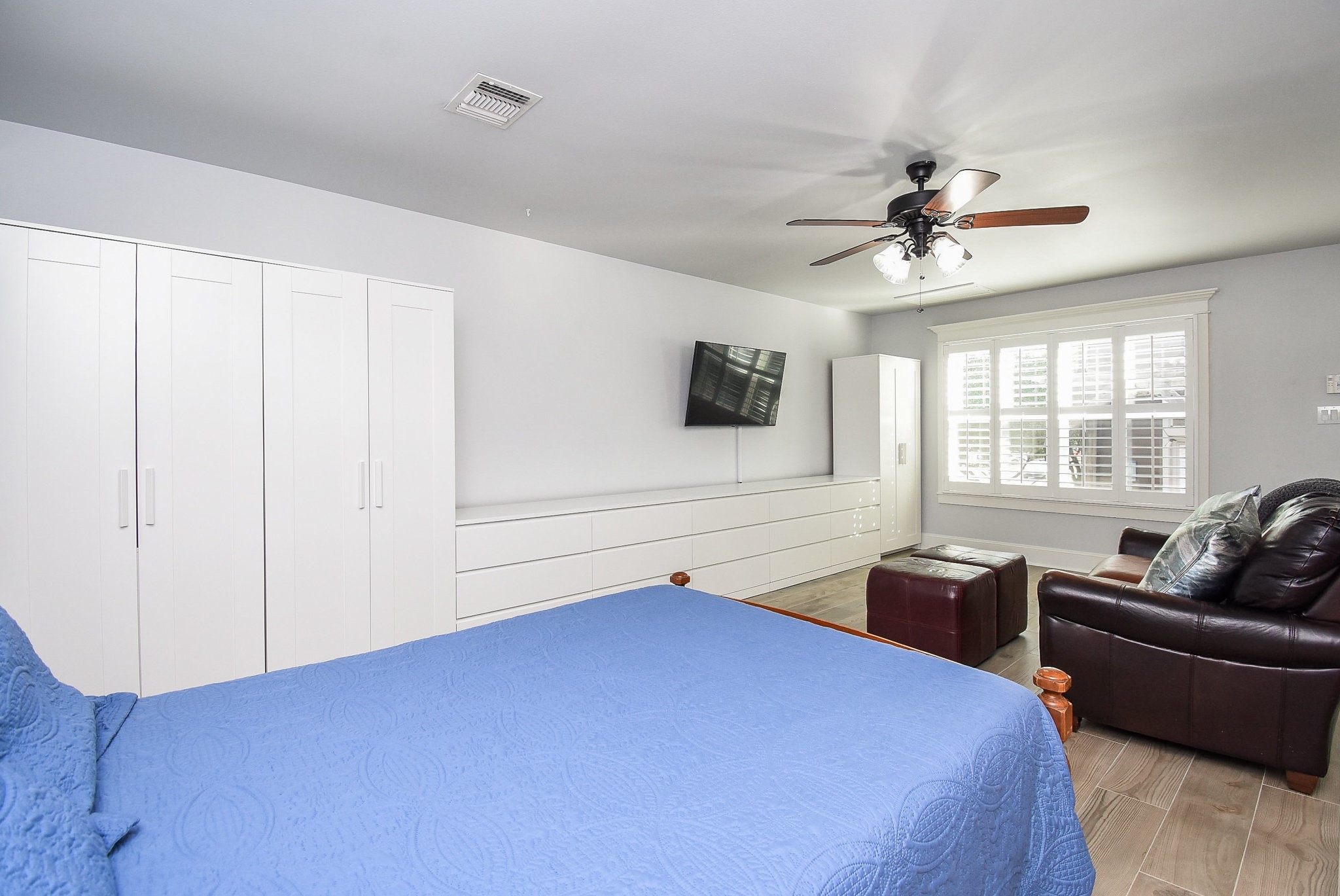 1349 Heights Boulevard, Unit B Houston, TX 77008 - Photo 12 of 32 a bed room with a bed and furniture