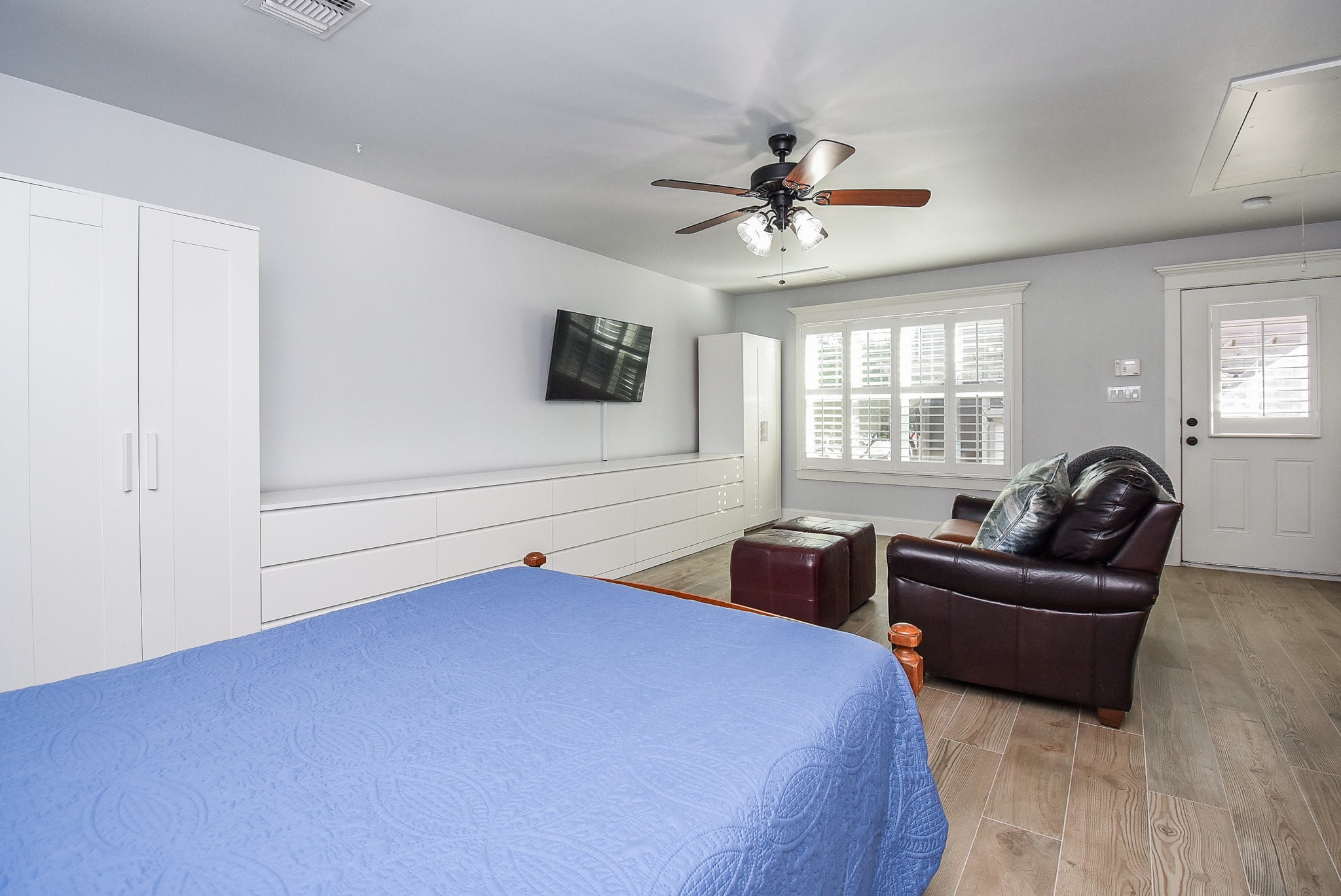 1349 Heights Boulevard, Unit B Houston, TX 77008 - Photo 13 of 32 a bedroom with a large bed and a window