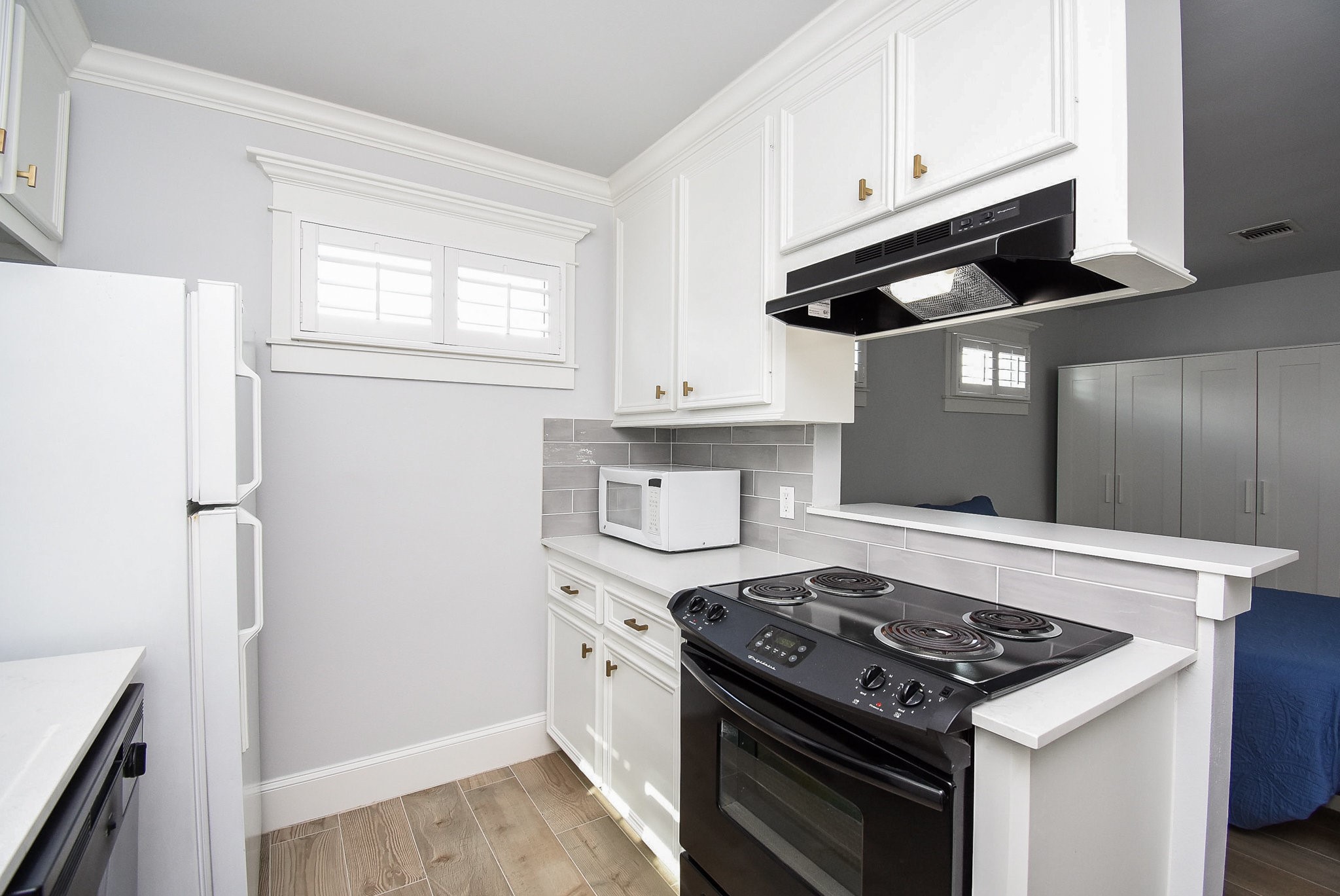 1349 Heights Boulevard, Unit B Houston, TX 77008 - Photo 17 of 32 a kitchen with stainless steel appliances a stove a refrigerator and cabinets