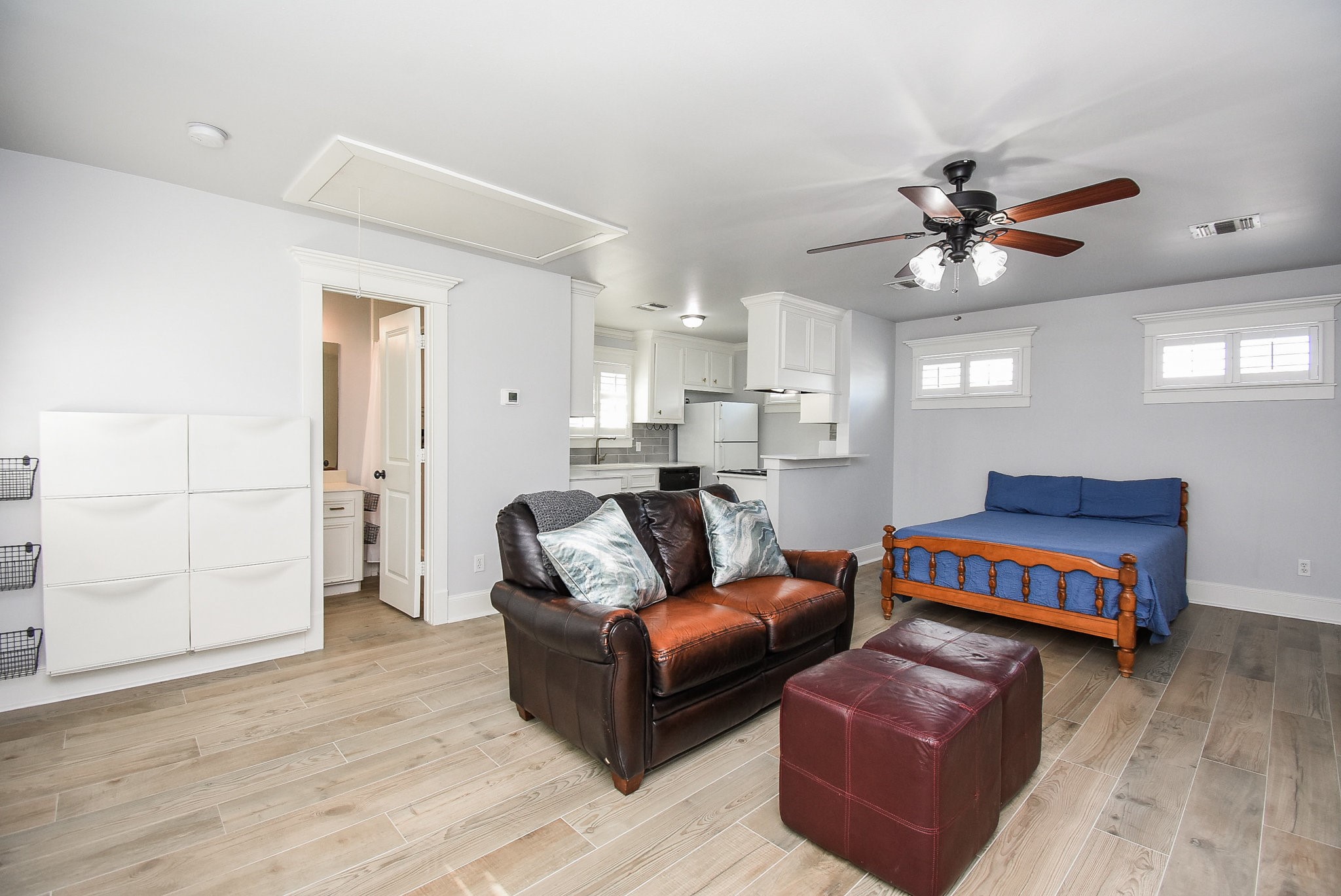 1349 Heights Boulevard, Unit B Houston, TX 77008 - Photo 6 of 32 a living room with furniture a ceiling fan and a rug