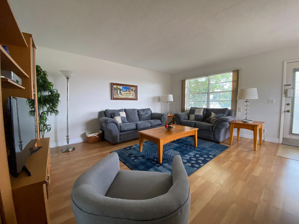 313 Monaco Boulevard Delray Beach, FL 33446 - Photo 6 of 25 Living room