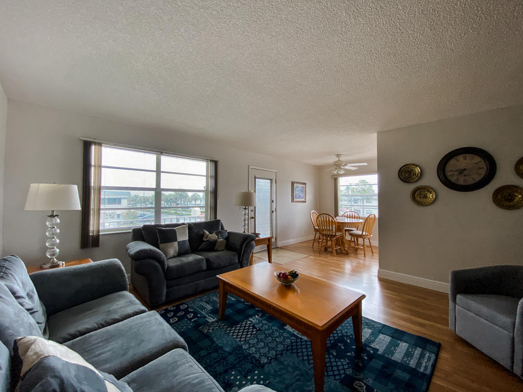 313 Monaco Boulevard Delray Beach, FL 33446 - Photo 7 of 25 Living Room