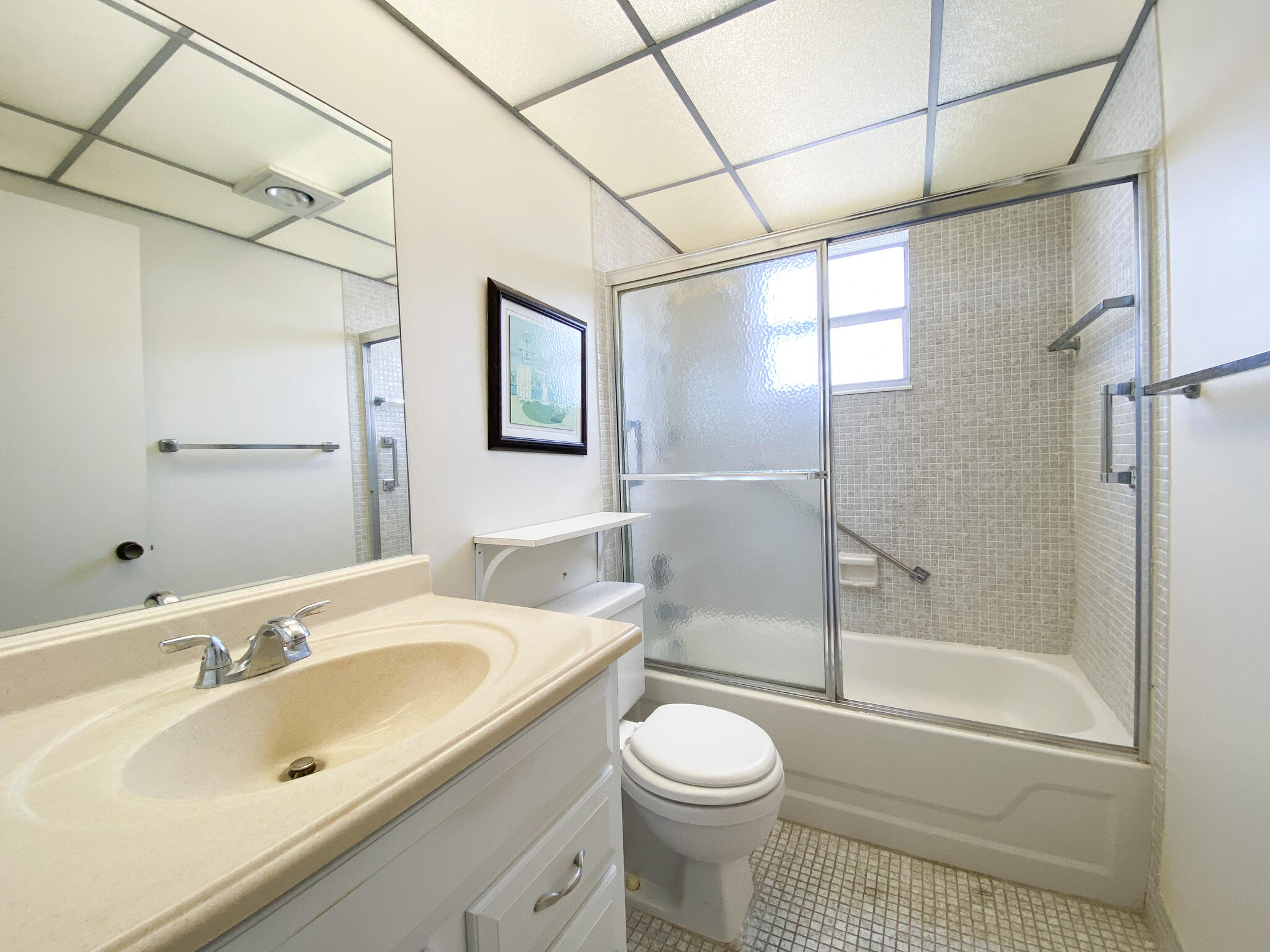 313 Monaco Boulevard Delray Beach, FL 33446 - Photo 8 of 25 Bathroom 1