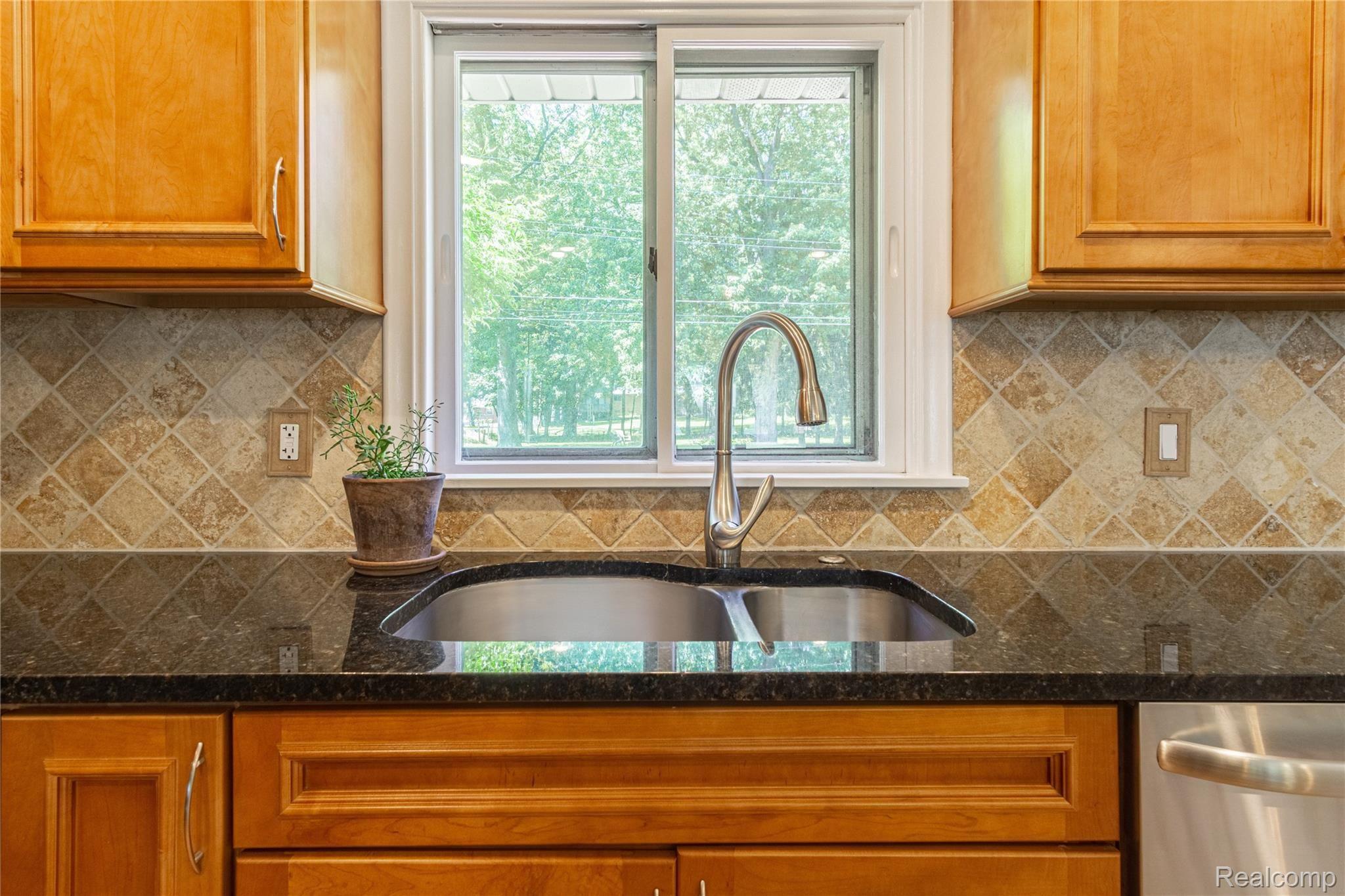 93 Texas Avenue Rochester, MI 48309 - Photo 10 of 39 Interiors (14 of 38).jpg