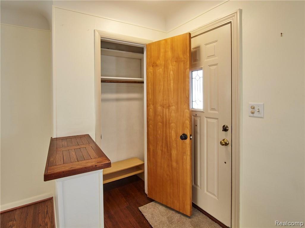 Front Entryway & Closet