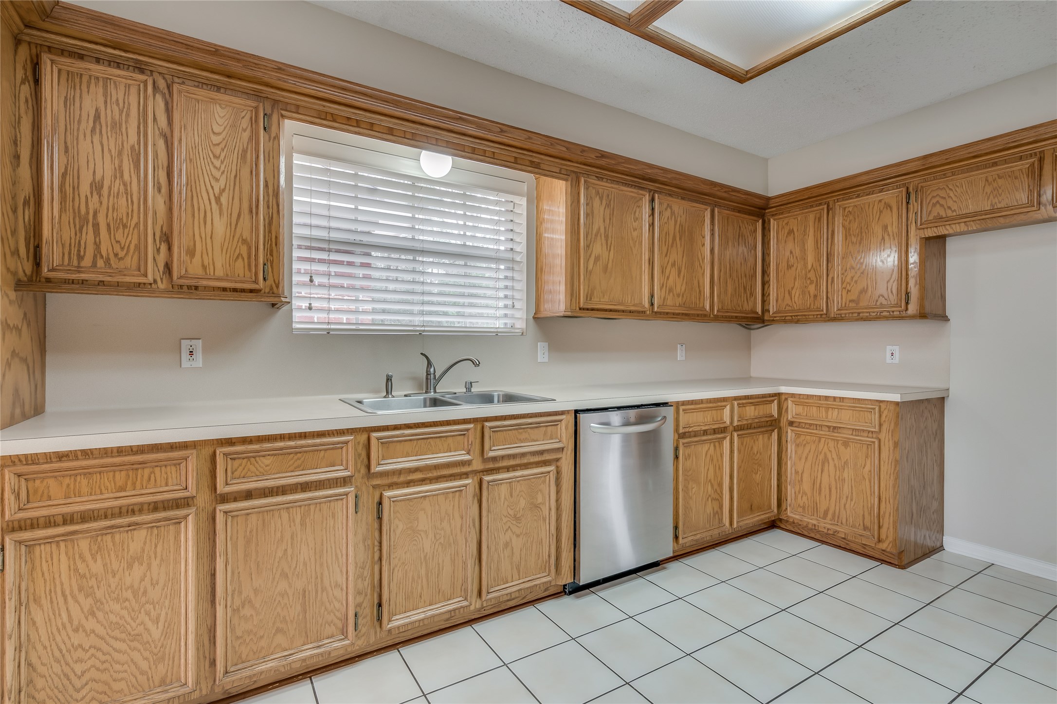 2460 Pebblebrook Circle Conroe, TX 77384 - Photo 12 of 27