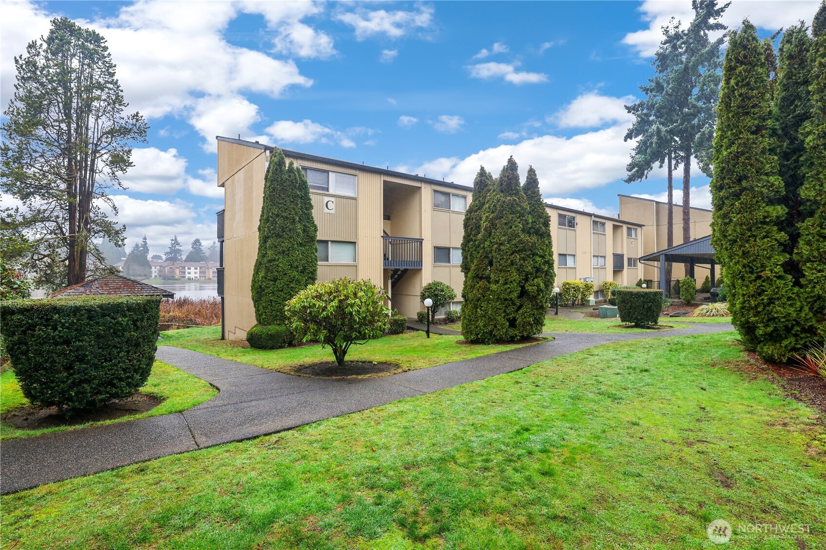 31003 14th Avenue South, Unit C4 Federal Way, WA 98003 - Photo 1 of 22 a front view of a house with garden