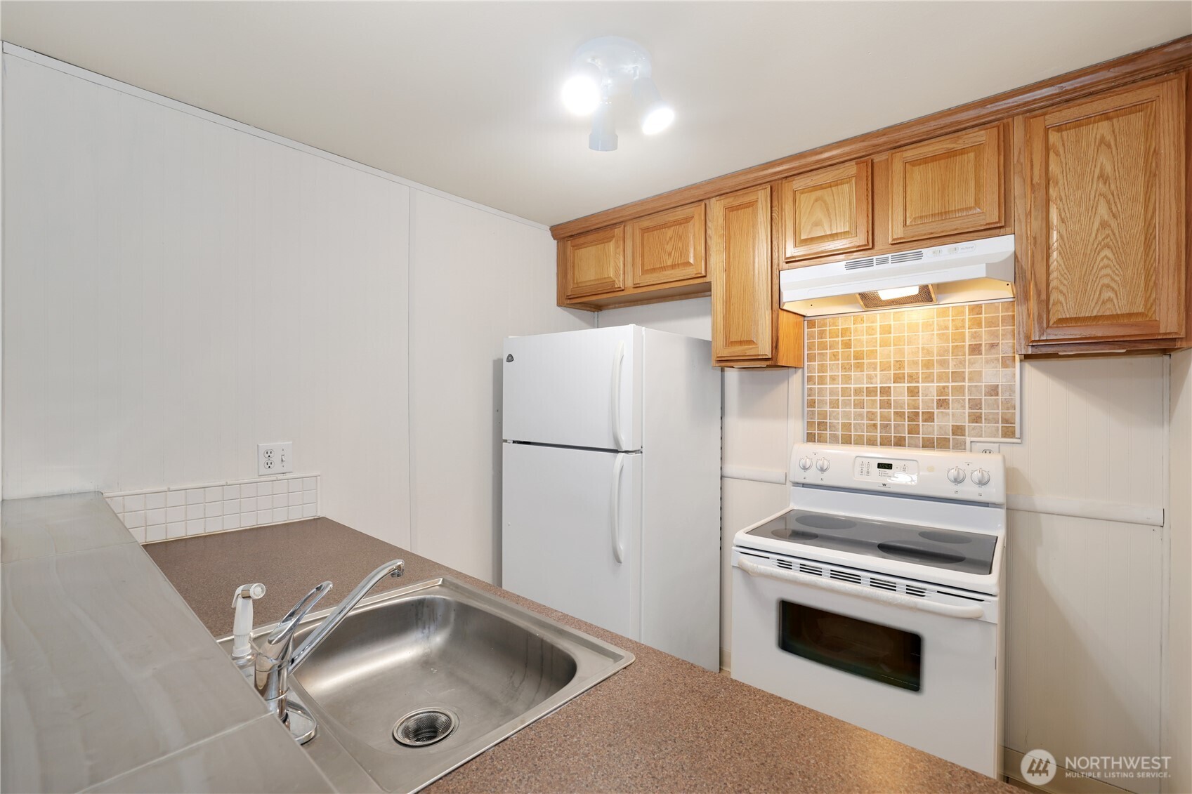 31003 14th Avenue South, Unit C4 Federal Way, WA 98003 - Photo 10 of 22 a kitchen with a refrigerator sink and stove