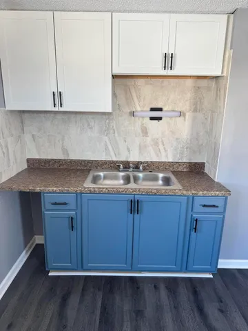 $1,175 | 1802 West Keefe Avenue, Milwaukee, WI 53206