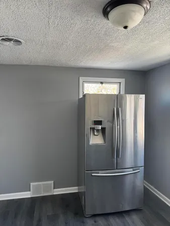 $950 | 1802 West Keefe Avenue, Unit A, Milwaukee, WI 53206