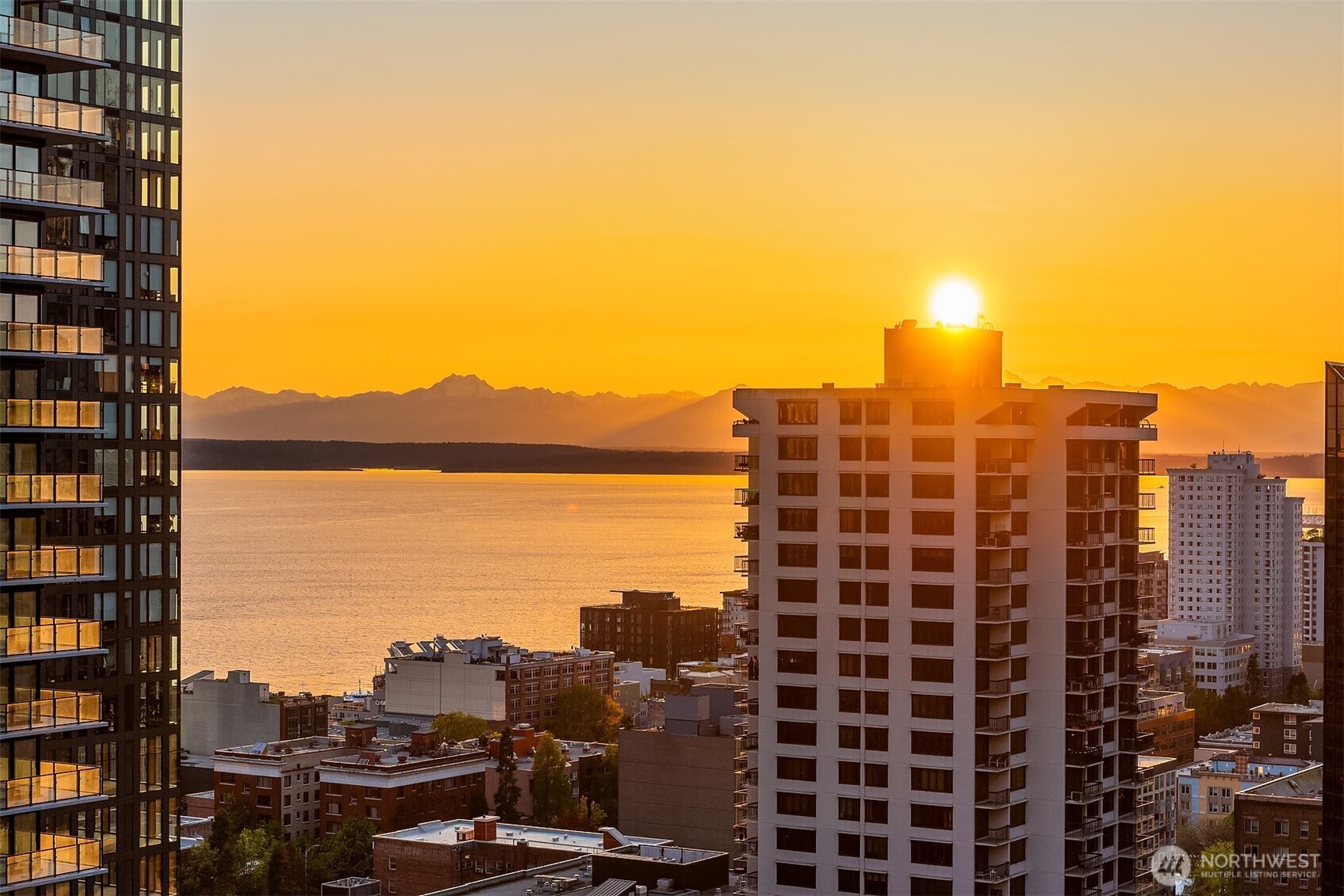 1920 4th Avenue, Unit 2202 Seattle, WA 98101 - Photo 2 of 35 a view of a city with tall buildings
