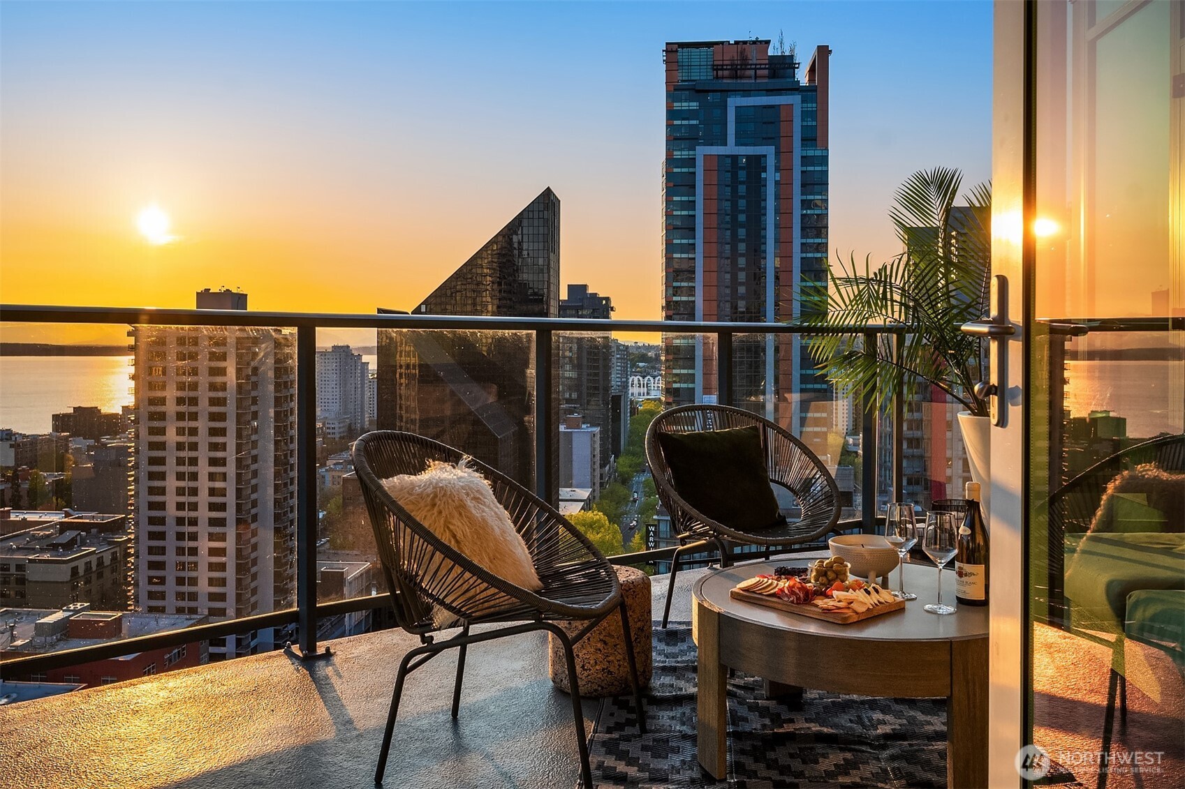 1920 4th Avenue, Unit 2202 Seattle, WA 98101 - Photo 10 of 35 a balcony with table and chairs