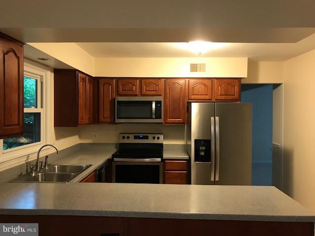 7116 Sontag Way Springfield, VA 22153 - Photo 14 of 30 Kitchen