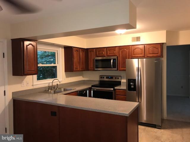 7116 Sontag Way Springfield, VA 22153 - Photo 15 of 30 Kitchen