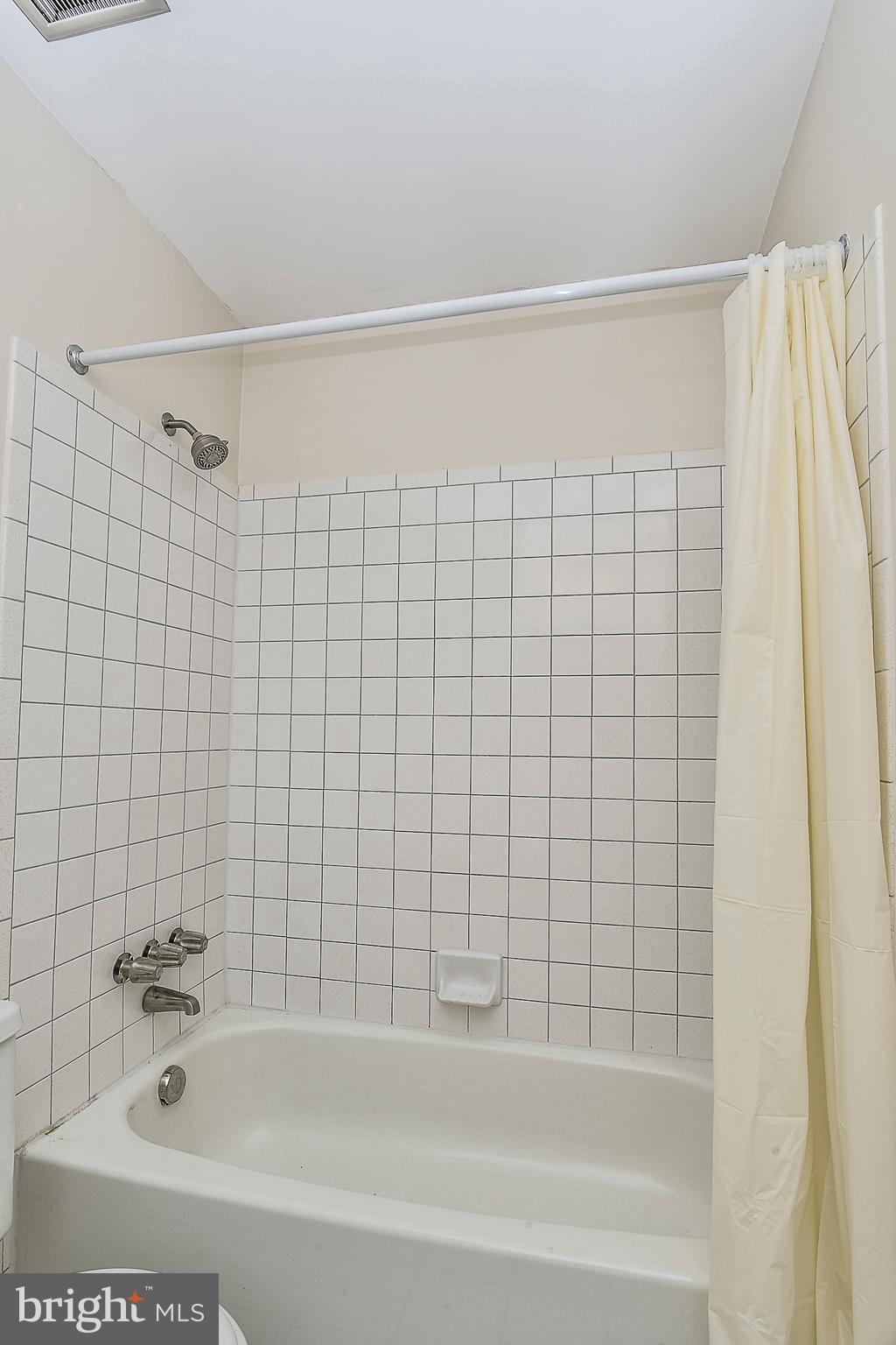 7116 Sontag Way Springfield, VA 22153 - Photo 27 of 30 Bath