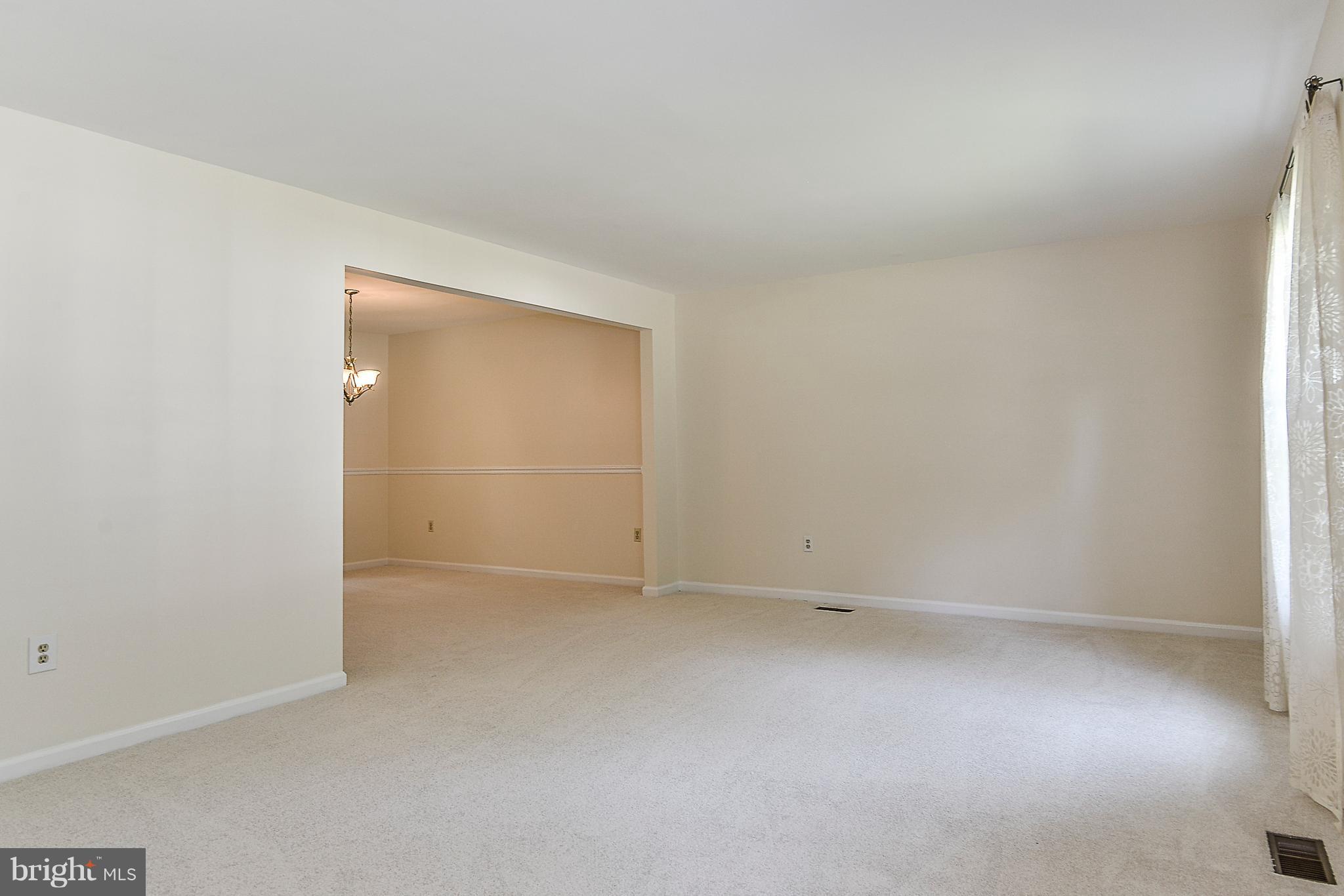 7116 Sontag Way Springfield, VA 22153 - Photo 9 of 30 Living Room