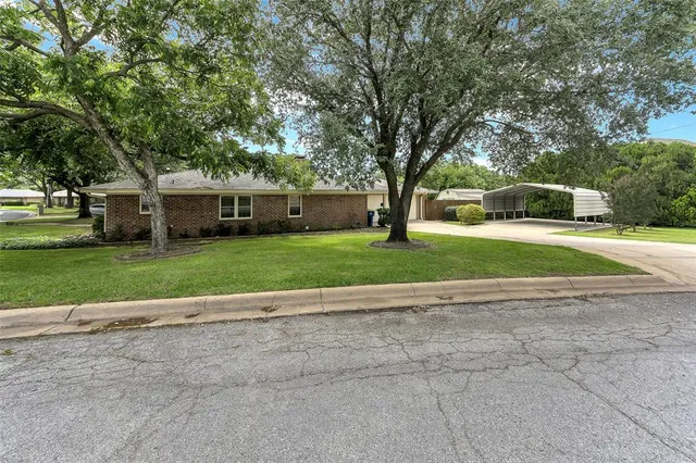 $325,000 | 1631 Idlewood Drive, Sherman, TX 75092