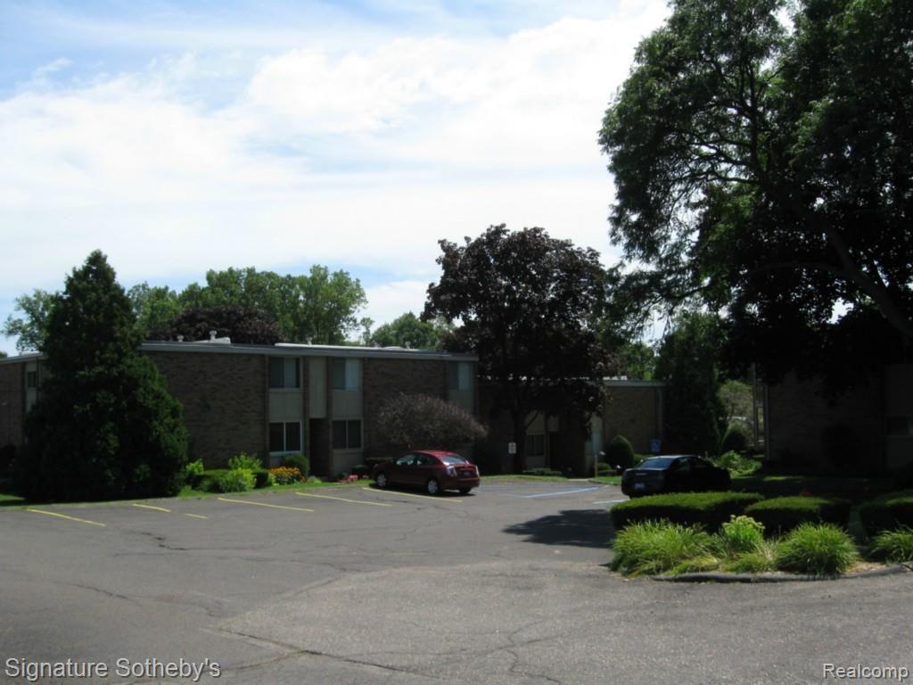 4045 West Maple Road Bloomfield Hills, MI 48301 - Photo 4 of 24