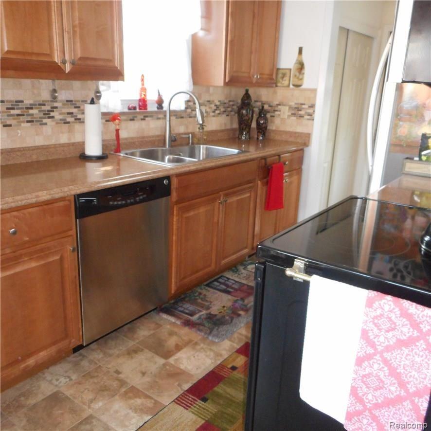 Gorgeous ceramic backsplash