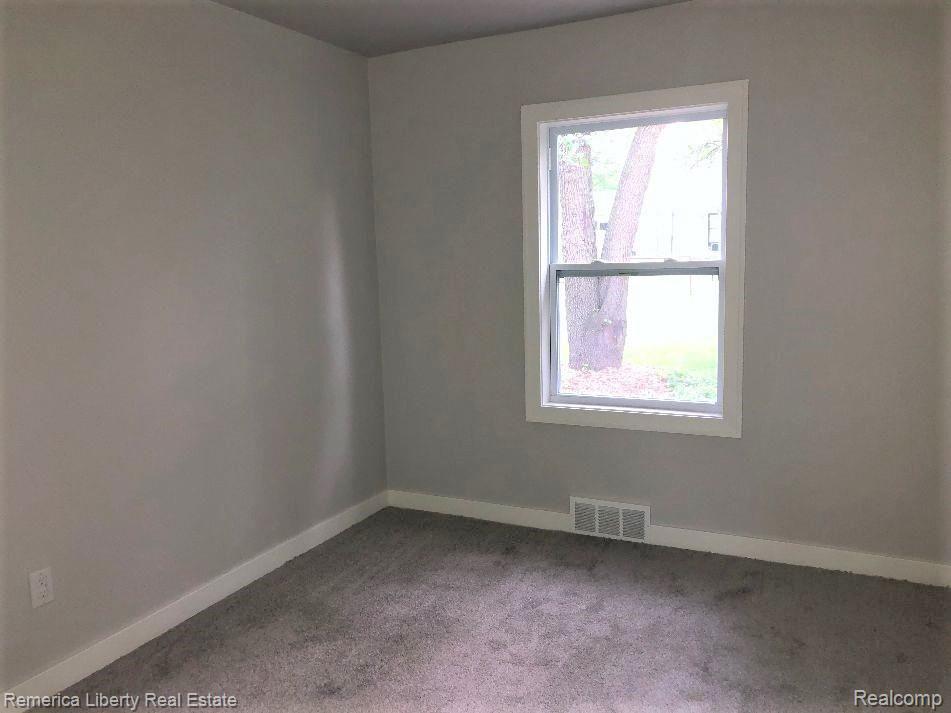 14541 Merriman Road Livonia, MI 48154 - Photo 12 of 16 Bedroom #2