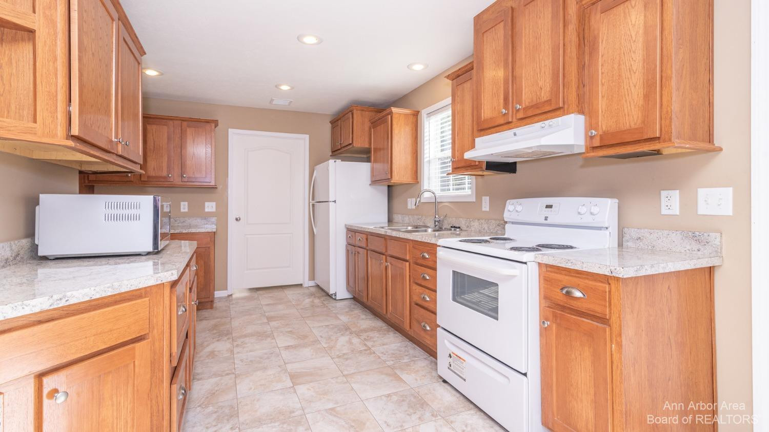 7374 Sutton Road South Lyon, MI 48178 - Photo 30 of 53 Photo 30