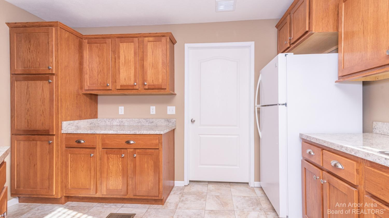 7374 Sutton Road South Lyon, MI 48178 - Photo 34 of 53 Photo 34