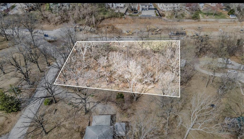 8001 North Green Hills Road Kansas City, MO 64151 - Photo 2 of 5